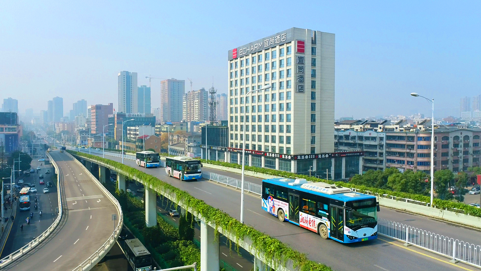 品牌建設(shè)再提速 | 湘聯(lián)電纜公交車(chē)廣告全面上線！